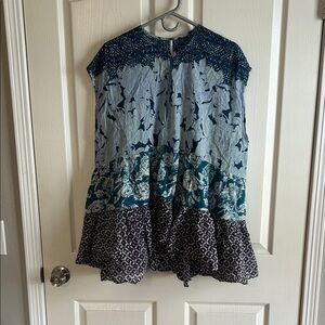 Free People lightweight women’s top